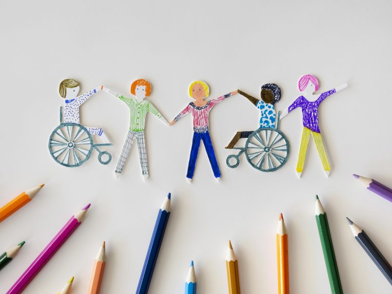 A fogyatékossággal élő személyeket nevelőknek sokkal nagyobb társadalmi támogatásra van szükségük