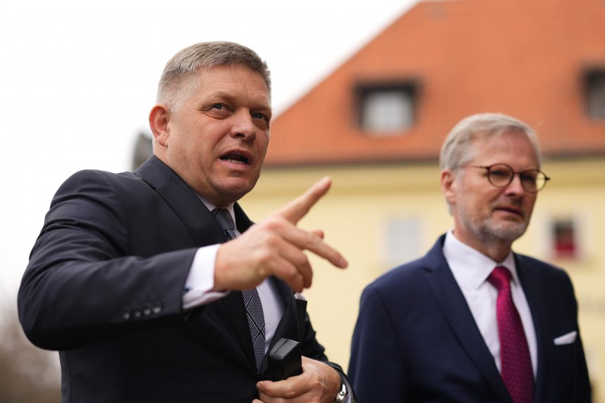 Reagálva Szlovákia külpolitikai irányultságára Csehország elnapolja a közös kormányülést