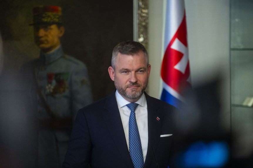 Az államfő tiszteletben tartja az Alkotmánybíróság határozatát, a kormányfő bocsánatkérést követel Čaputovától