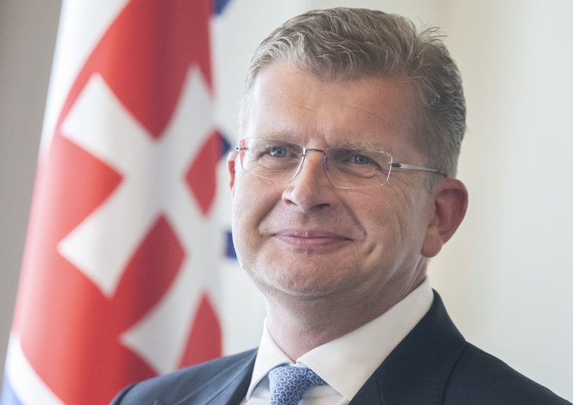 Peter Žiga átvette az államfőválasztás jegyzőkönyvét