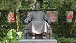 Eltávolítják Csang Kaj-sek több száz szobrát Tajvanban