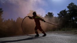 A száraz, meleg tél miatt már most küzd az erdőtüzekkel Görögország