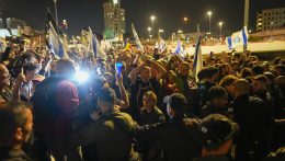 Több tízezren tüntettek vasárnap Jeruzsálemben az izraeli kormány ellen
