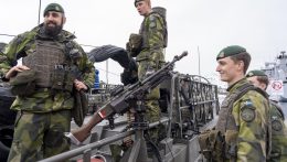 Svédországban dicsőségnek számít, ha valaki katonaként szolgálja a hazáját