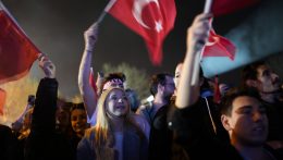 A török ellenzék megőrizte helyhatósági pozícióit a nagyvárosokban
