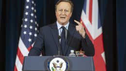 Cameron arra kéri az amerikai republikánusokat, hogy hagyják jóvá az Ukrajnának szánt katonai segélyt
