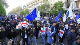 Több ezren tüntettek a külföldi ügynökökről szóló törvénytervezet ellen Grúziában