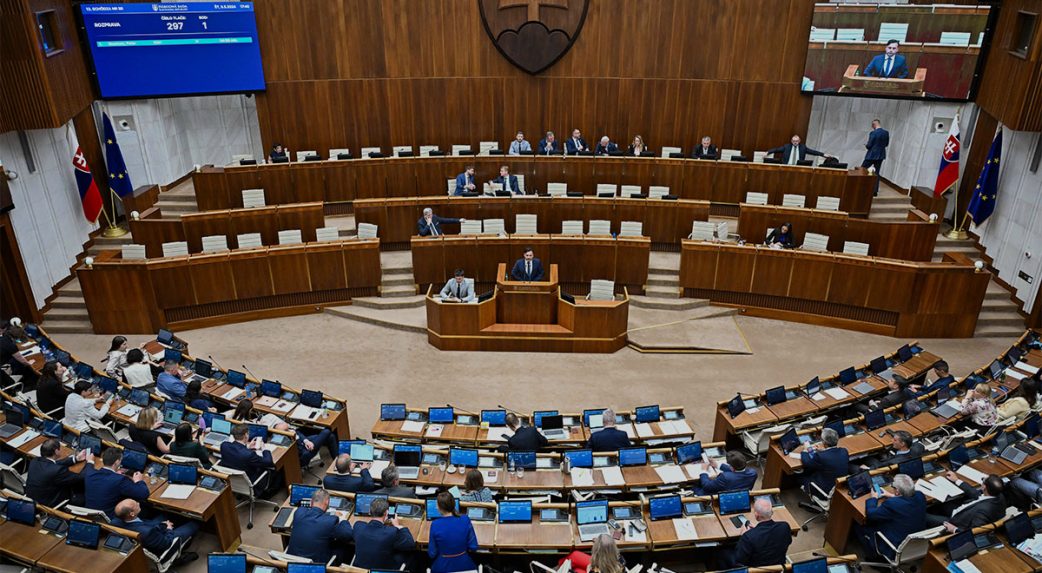 A parlament elfogadta a kiadási korlátokat