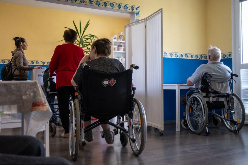 A fogyatékossággal élő választópolgárokat egy másik személy segítheti a szavazás során