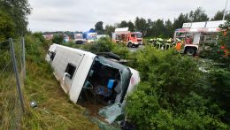 Szlovák autóbusz szenvedett balesetet Ausztriában