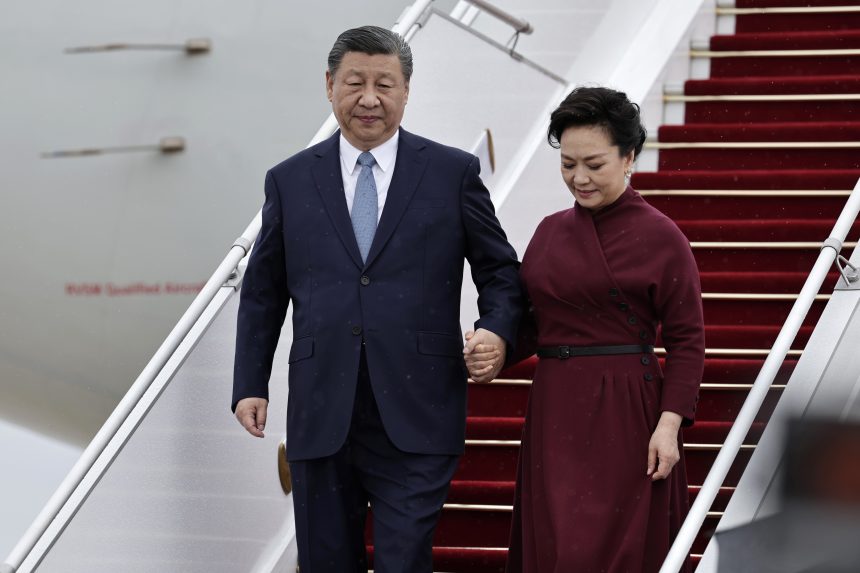 Kétnapos franciaországi látogatásra érkezett a kínai államfő