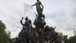 Zavargásokba torkolltak a május elsejei megmozdulások Párizsban