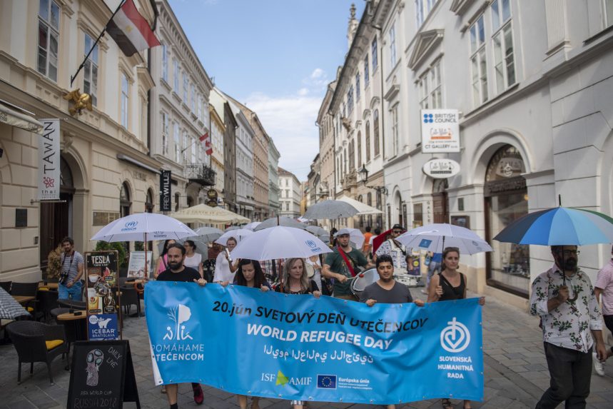 A menekültek világnapja alkalmából szombaton ismét esernyős menetet tartanak Pozsonyban