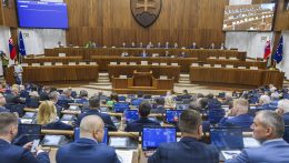 A képviselők a vidéki támogatások feltételeinek megváltoztatásáról szóló módosítással kezdték a keddi parlamenti vitát