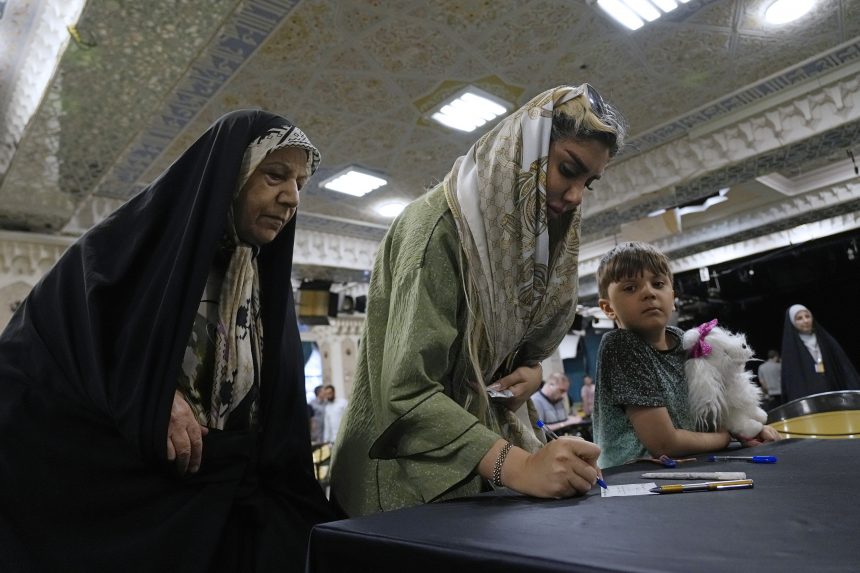 Iránban a választások második fordulóján döntenek az új elnökről