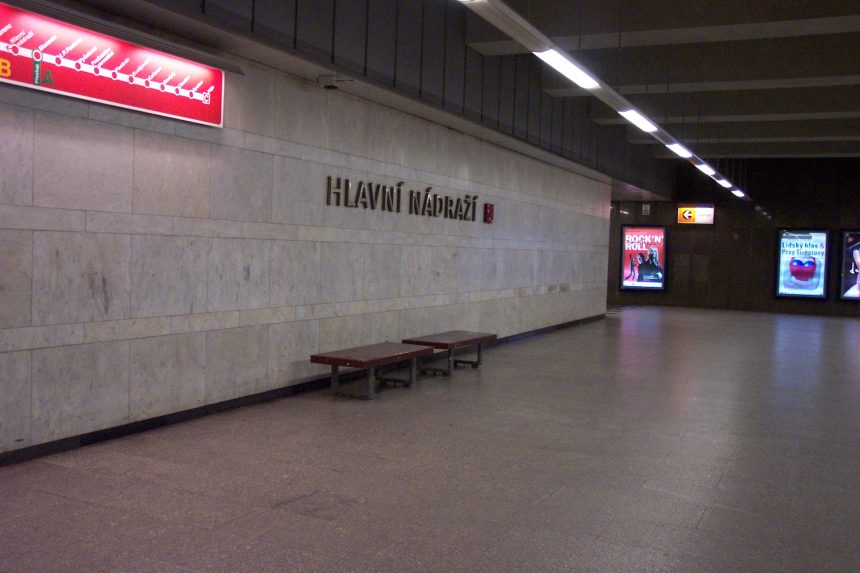 A prágai főpályaudvar metróállomásán leszakadt a mennyezet egy része