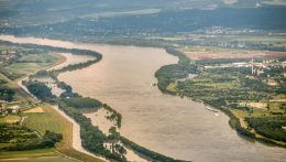 SHMÚ: Kora este tetőzhet a Duna Komáromnál