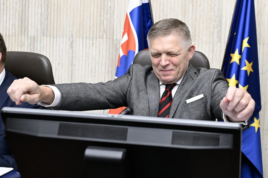 Robert Fico visszatérése után minden eddiginél élesebb hangnemben üzent hadat a liberálisoknak