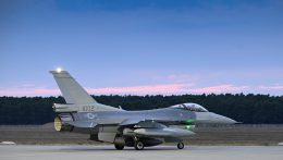 Szlovákiába érkezett az első két F-16-os vadászgép