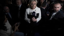 Franciaországban bűnbak lett Marine Le Pen pártjának főigazgatója, lemondott a rossz választási szereplés miatt