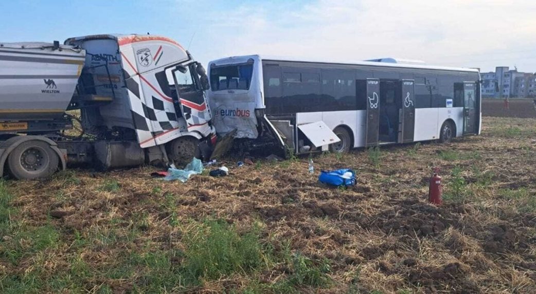 Nyolcan sérültek meg egy buszbalesetben Torna közelében