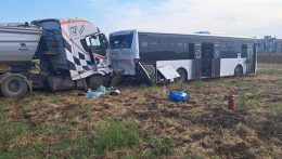 Nyolcan sérültek meg egy buszbalesetben Torna közelében