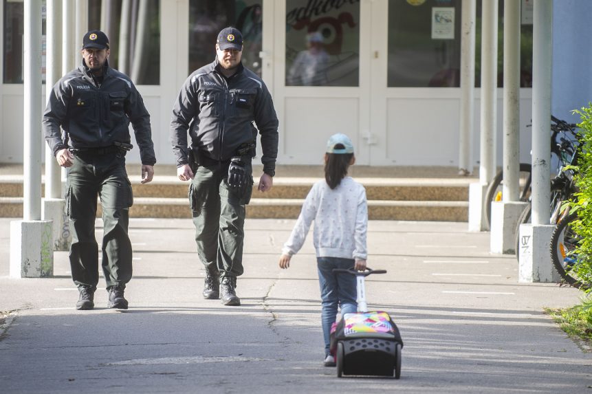 Már egy hete kezdődött a tanítás, azóta is napi szinten van bombariadó