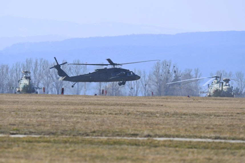 Krúpa úgy gondolja, a védelmi minisztérium a Blackhawk helikoptereket választja